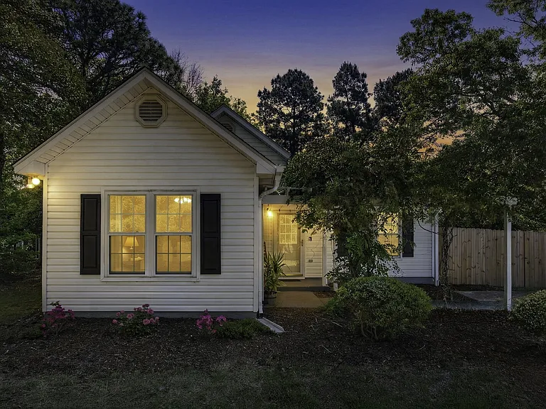 315 Tangle Oaks Ct — Photo 1