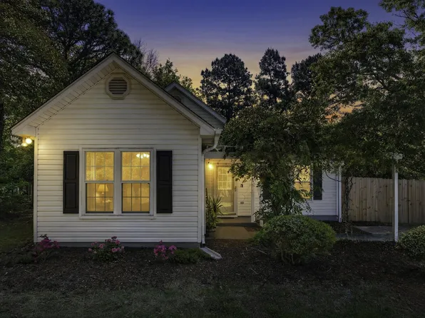 315 Tangle Oaks Ct, Belville, NC 28451