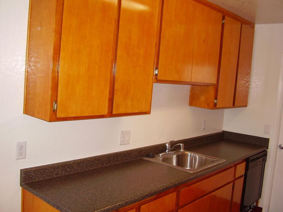 1st image of 2307 E 10th St APT 5