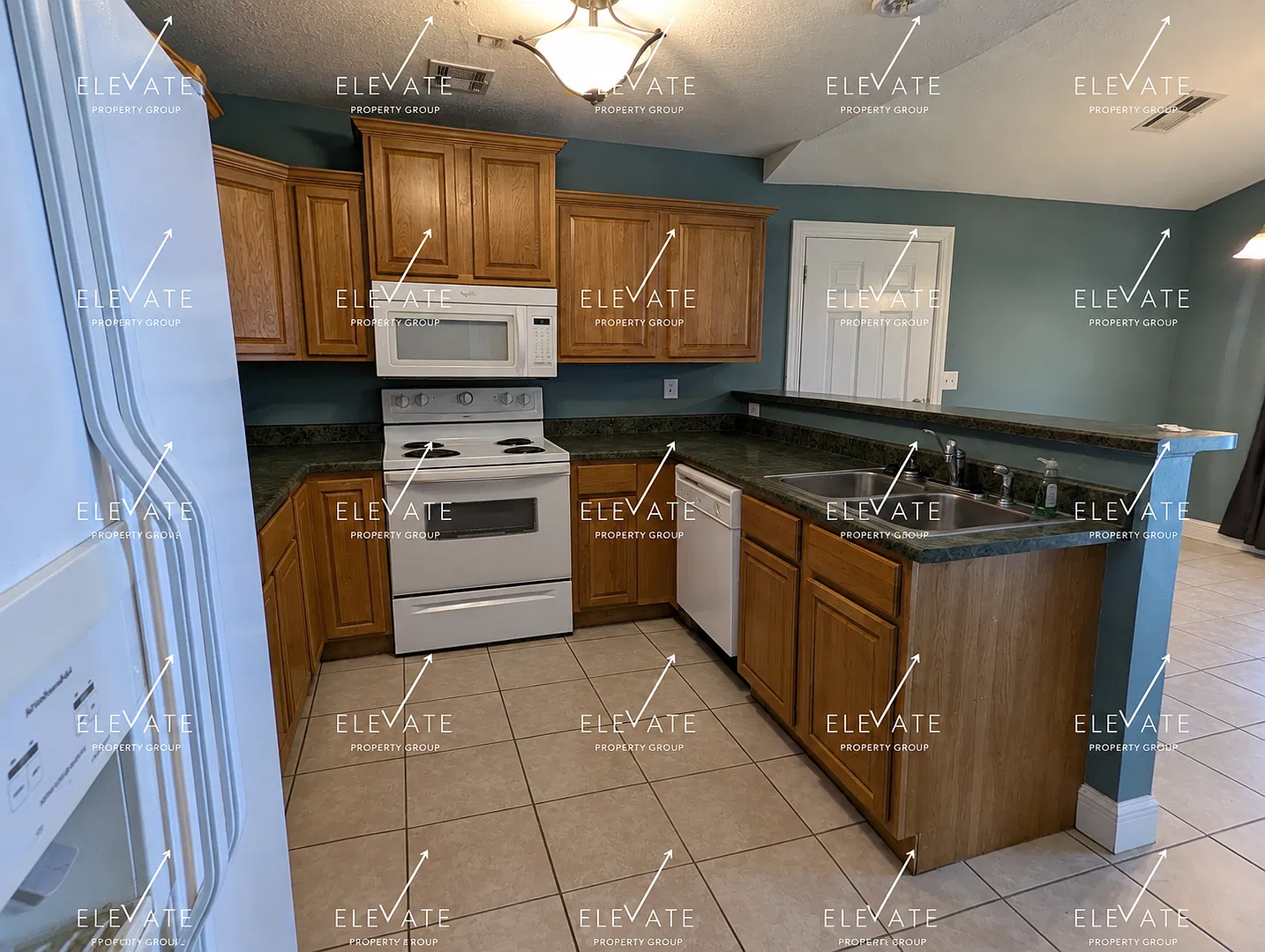 For Rent Gorgeous 3 Bed, 2 Bath Home In Webb City! Pets Welcome! — Photo 4