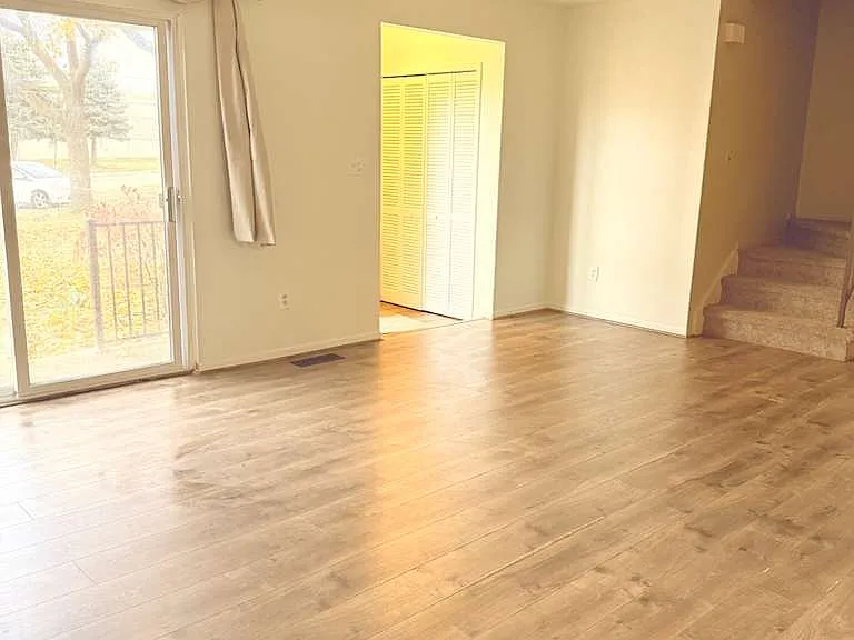 8524 Hampshire Dr — Photo 2