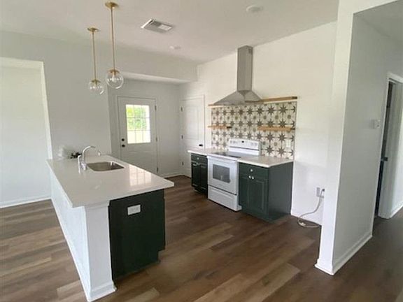4th image of 324 Turner St
