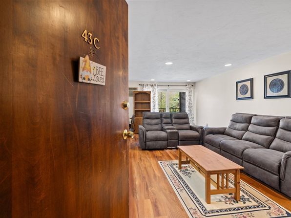 68 Main St APT 43C, Stoneham, MA 02180