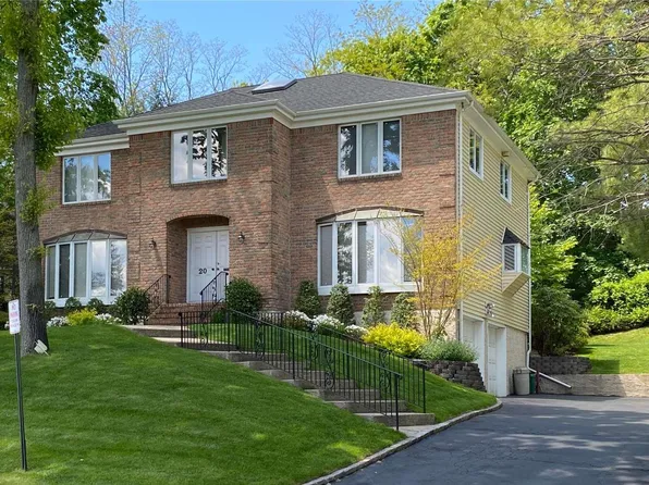 20 Palm Court, Roslyn, NY 11576