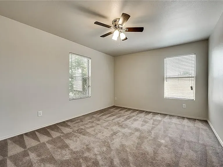 1109 Boxwood Dr — Photo 7