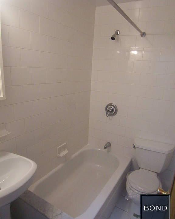 2nd image of 200 E 77th St APT 2b