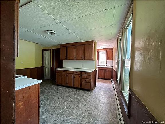 5th image of 86 Winsted Rd Floor 2