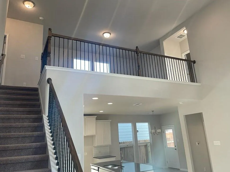 4 bed, 3.5 bath, 2512 sqft, $2,390 — Photo 2