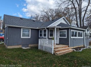 6589 Fountain Park Dr, Osseo, MI 49266