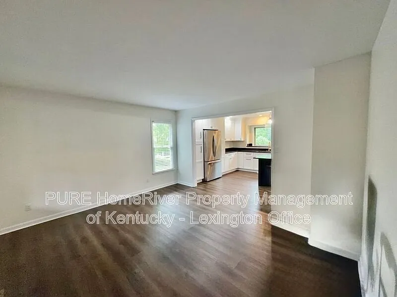 4 bed, 2.5 bath, 2490 sqft, $2,595 — Photo 2