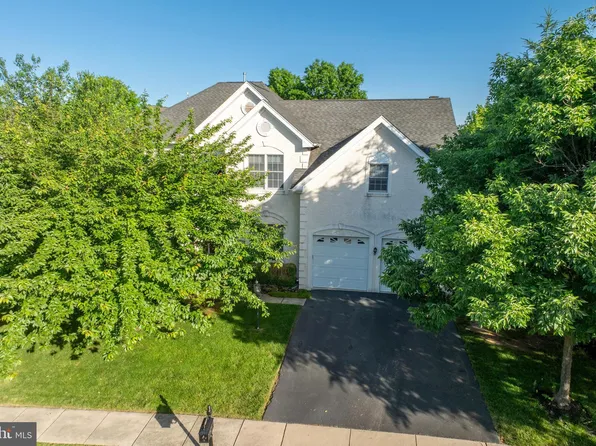 217 River Crest Dr, Phoenixville, PA 19460