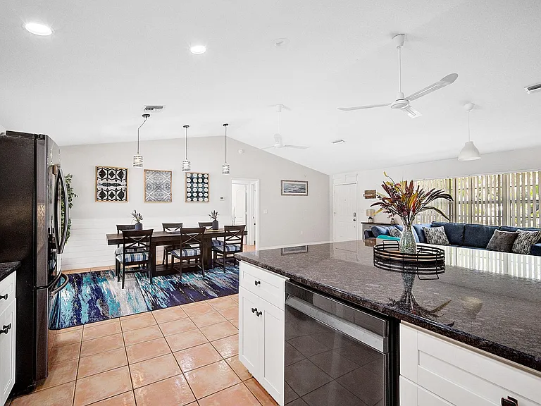 2828 Hope St — Photo 13
