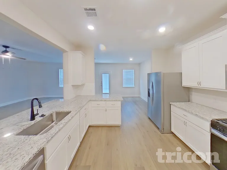 1106 Bullock Dr — Photo 8
