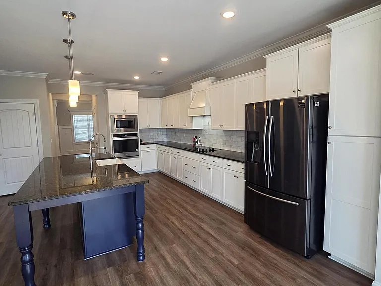 2105 Thornbury Cv — Photo 12