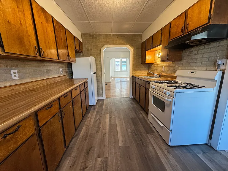 638 N Franklin St — Photo 12