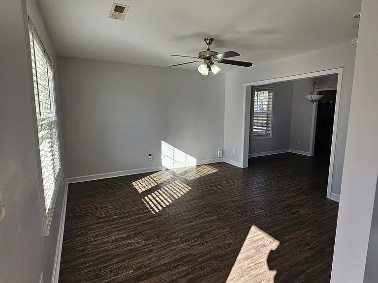 527 Walter St #527 — Photo 3