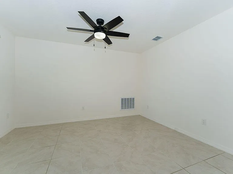 138 SW Carter Ave — Photo 19
