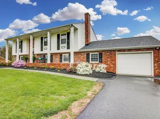3216 Robindale Dr, Vinton, VA 24179
