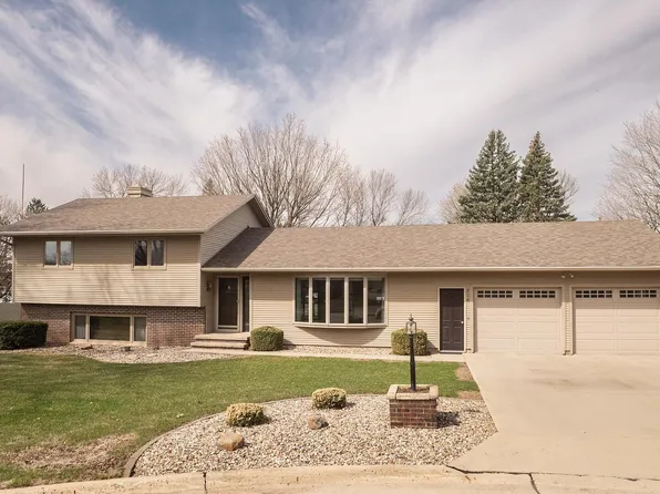 214 Kansas Ave SW, Orange City, IA 51041