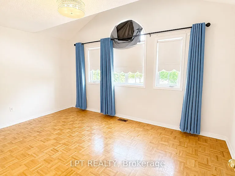 135 Warren Bradley St #MAIN 2ND FLOOR — Photo 8