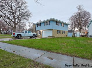 1189 Woodside Rd, Muskegon, MI 49441