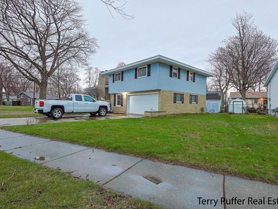 1189 Woodside Rd, Muskegon, MI, 49441