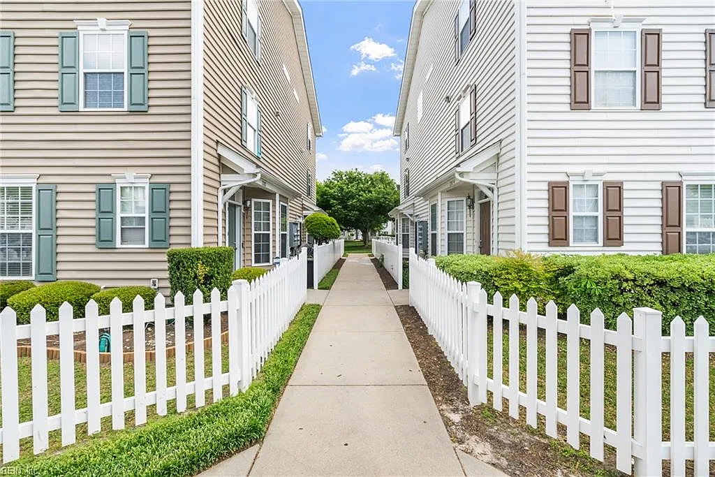 3 bed, 1701 sqft, $2,750 — Photo 1