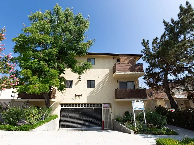 604 E Orange Grove Ave — Photo 19