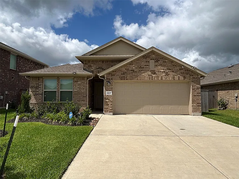 2213 Still Bend Ln — Photo 1
