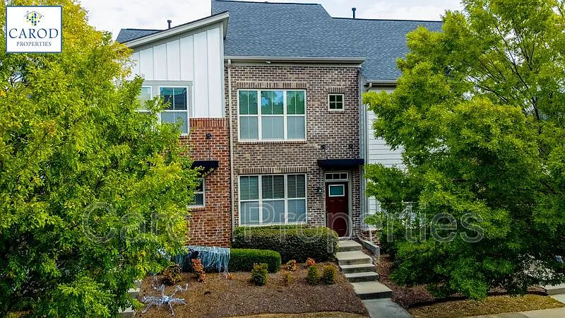 2 bed, 2.5 bath, 1495 sqft, $1,795 — Photo 3