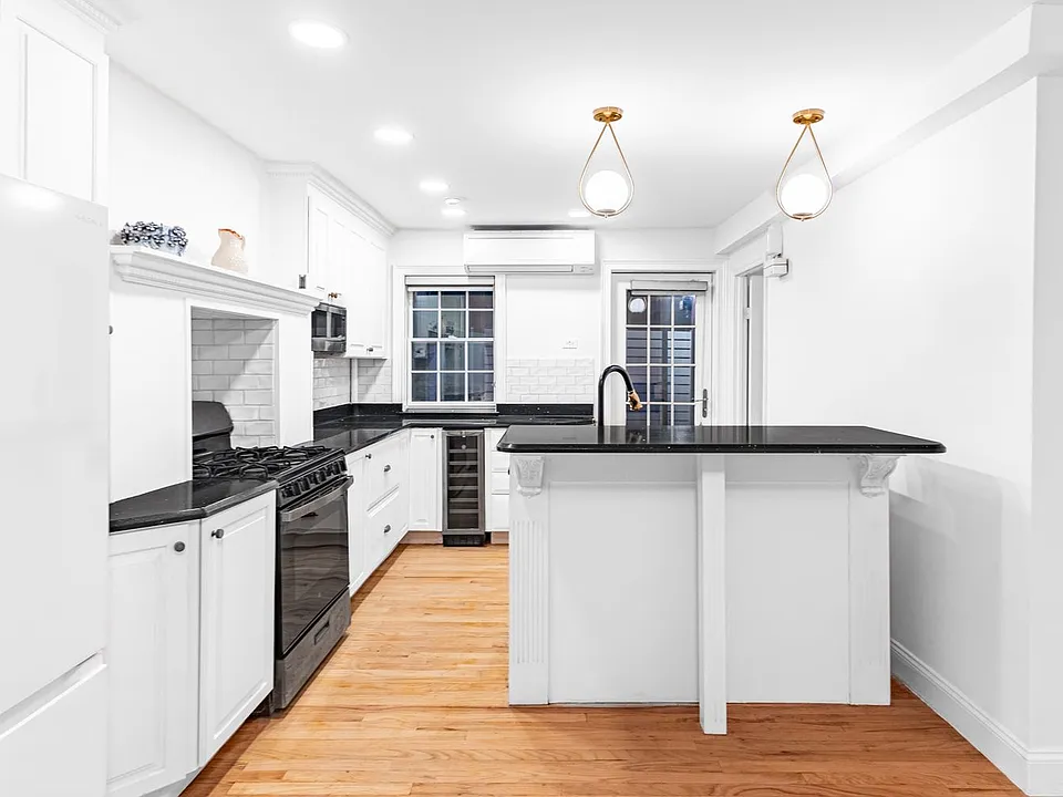 688 Putnam Ave #1