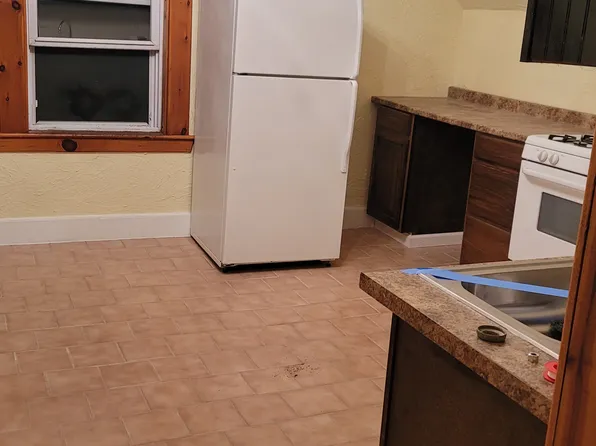 4 Wakefield St, Worcester, MA 01605