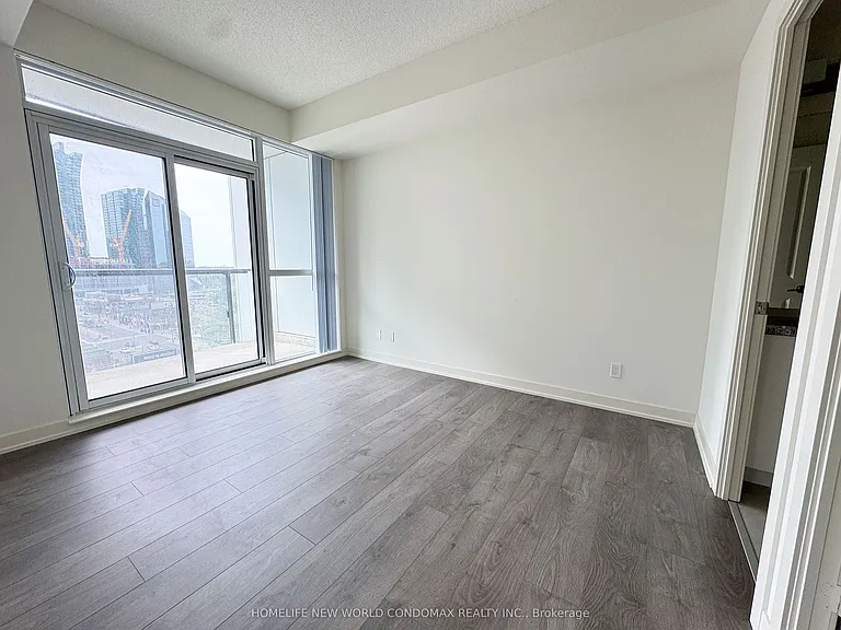 4955 Yonge St #806 — Photo 15