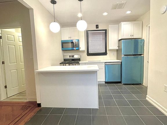 4th image of 524 Beach 67th St APT 1