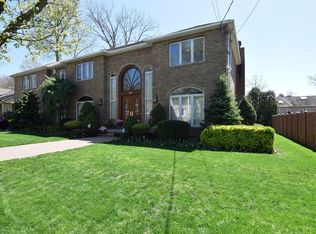 20 Arbutus Way, Staten Island, NY