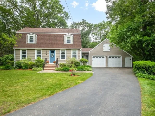 22 Fern Dr, Walpole, MA 02081
