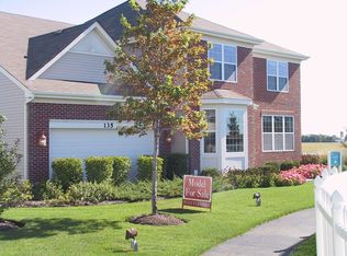 135 Reston Ct, Sycamore, IL 60178