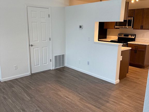 4th image of 841 S Uravan Ct #C
