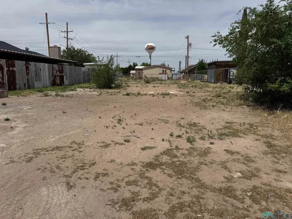 718 Champ Clark Ave, Artesia, NM 88210
