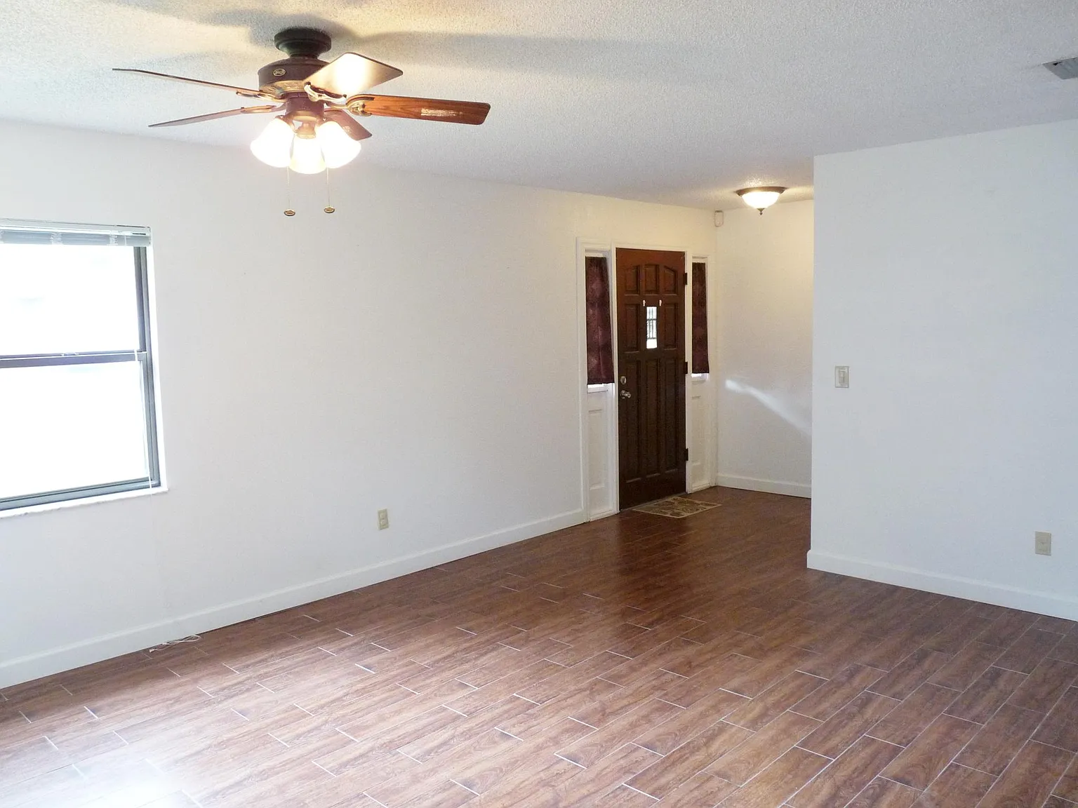3 bed, 1380 sqft, $2,100 — Photo 3