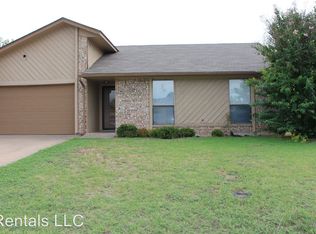 317 NE Skyline Cir, Lawton, OK 73507