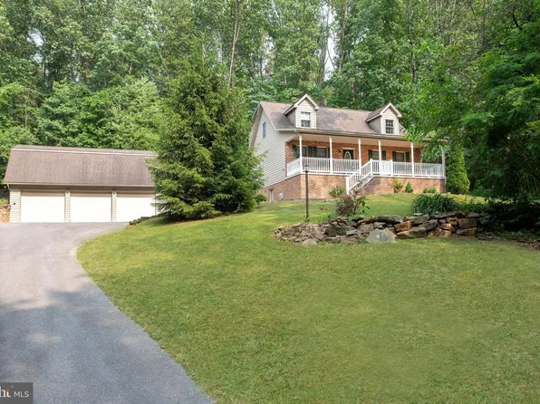 357 S Lake Rd, Spring Grove, PA 17362