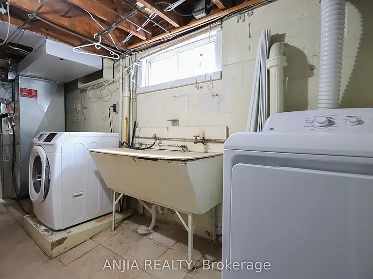 345 Glebemount Ave #LOWER — Photo 10