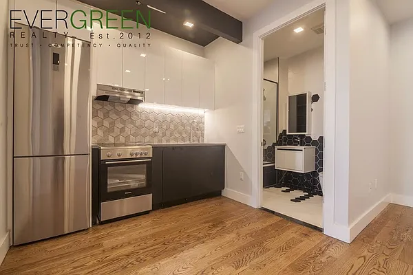 Rented by Evergreen Apartments BK | media 31