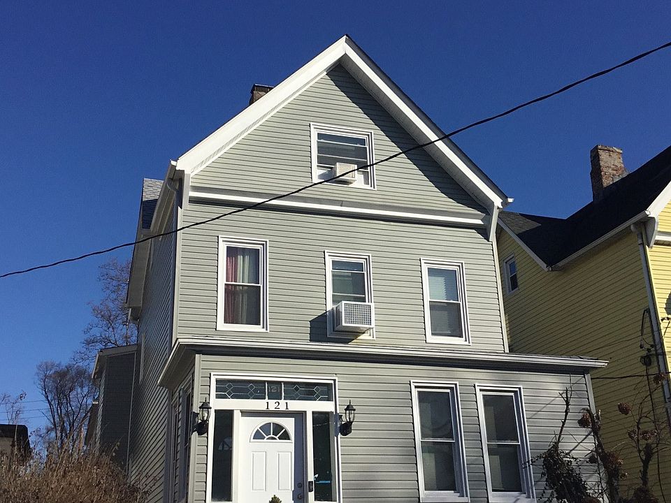 2nd image of 121 S 11th Ave