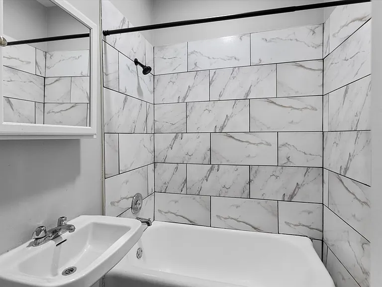 5018-20 S Blackstone — Photo 6