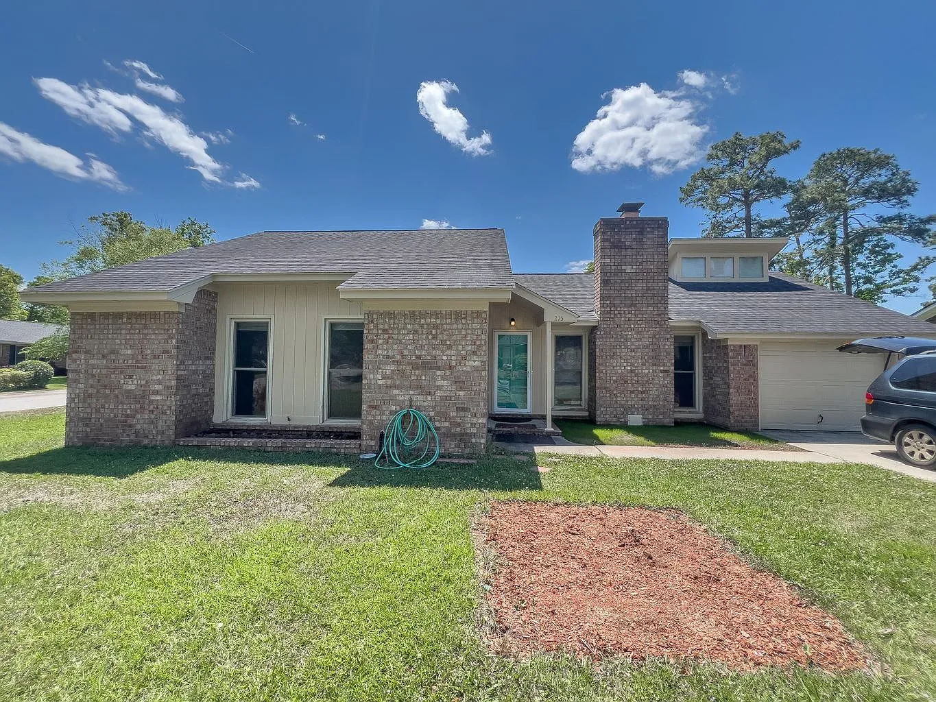 3 bed, 1350 sqft, $1,995 — Photo 1