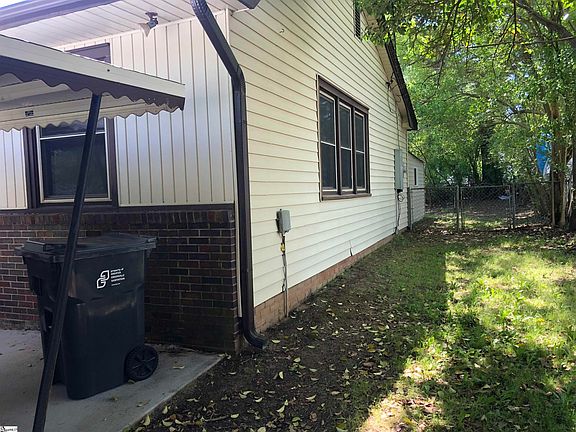 2nd image of 28 Echols Dr
