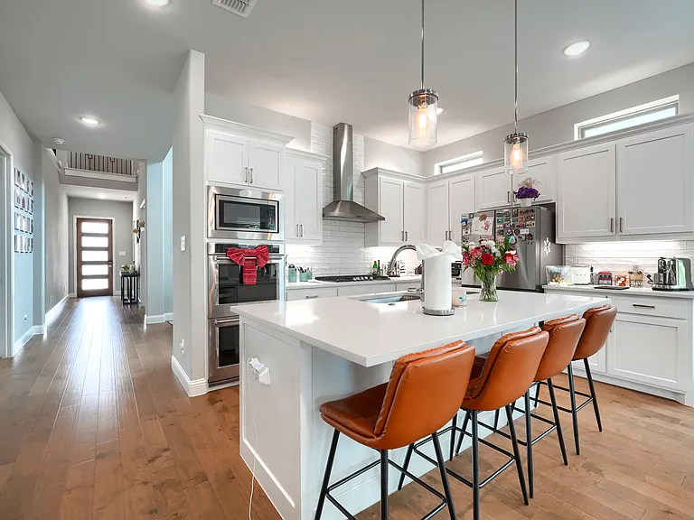 2446 Bainbridge Dr — Photo 5