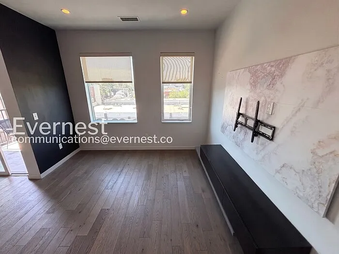 1300 N Ogden St #401 — Photo 5